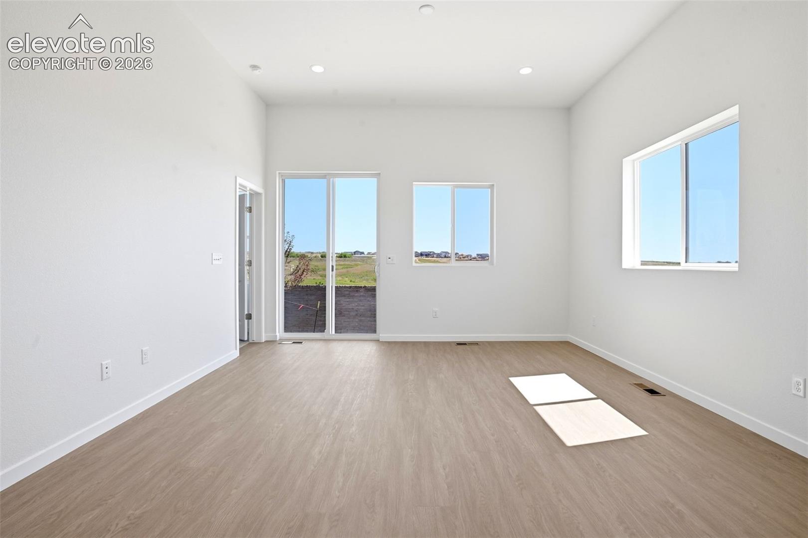 Listing photo 19 for 8039 School House Drive