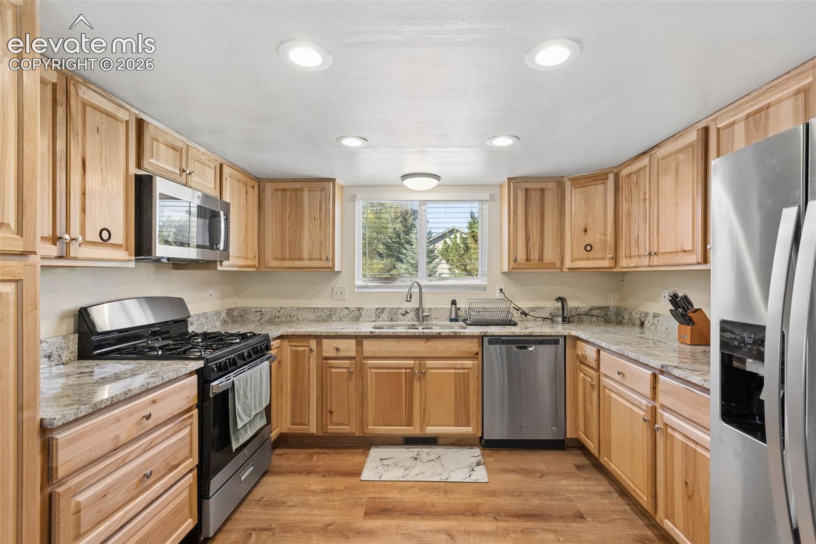 Listing photo 2 for 6420 Stonehedge Drive