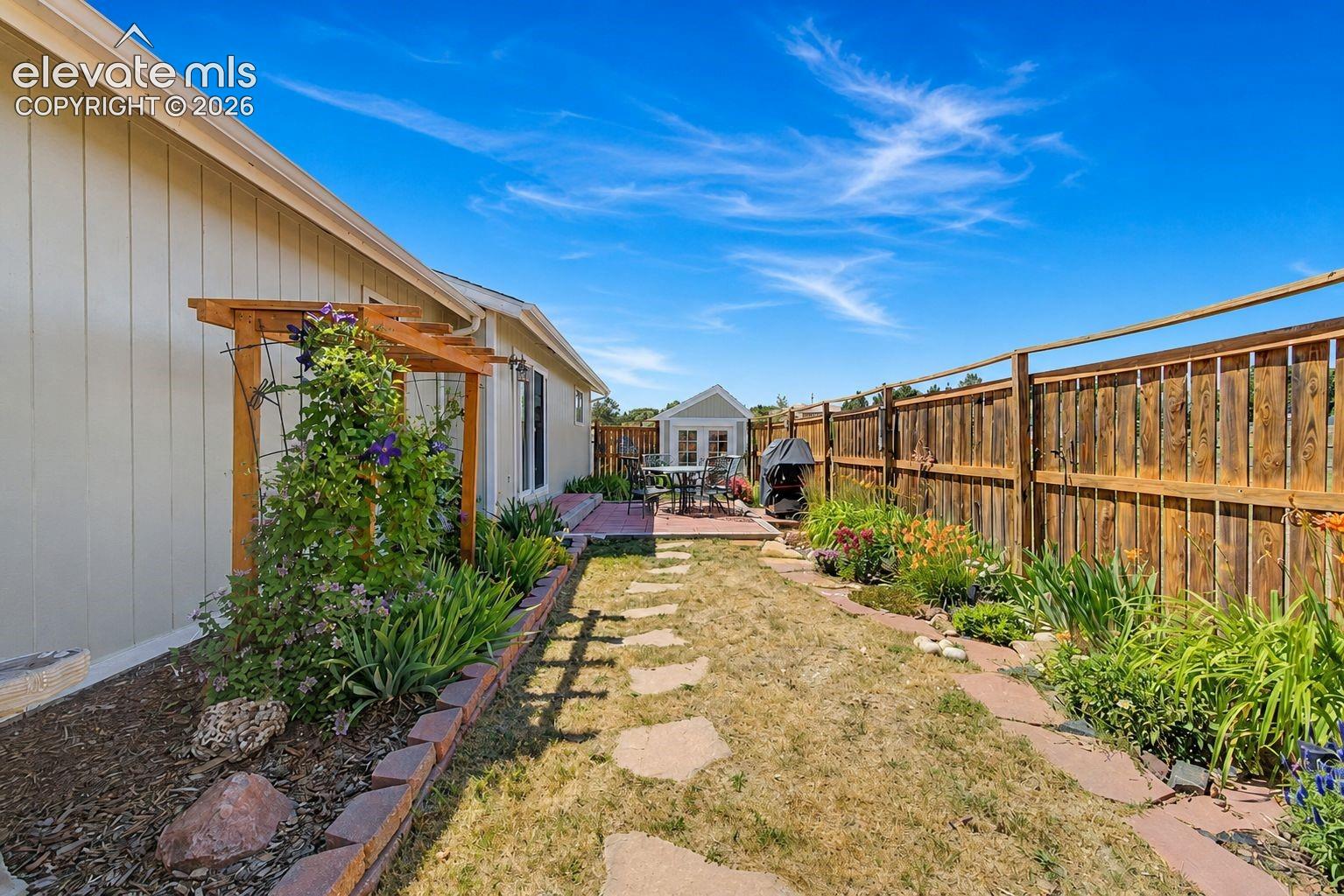 Listing photo 12 for 19155 Spring Valley Road