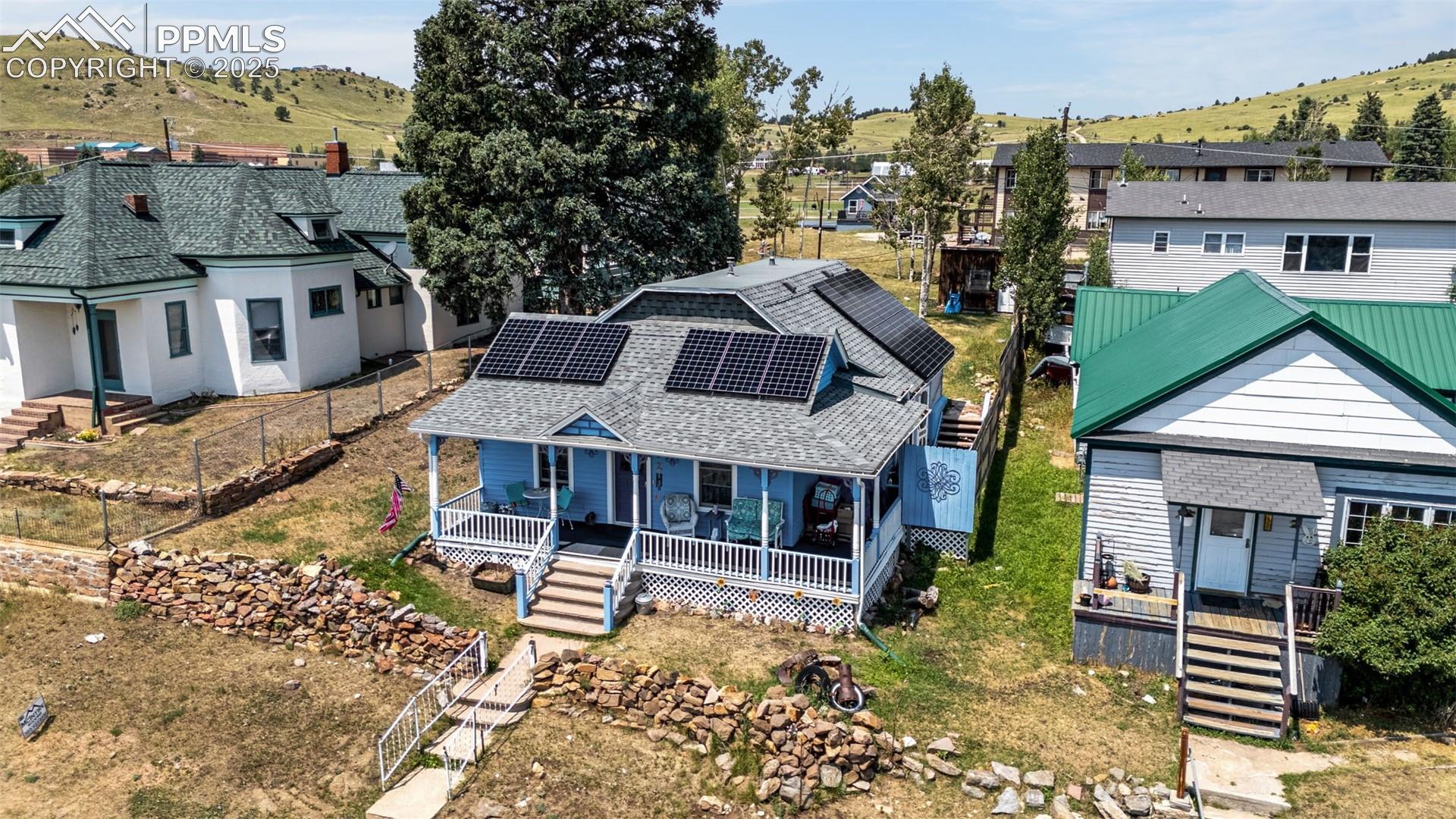 Listing photo 2 for 137 W Eaton Avenue