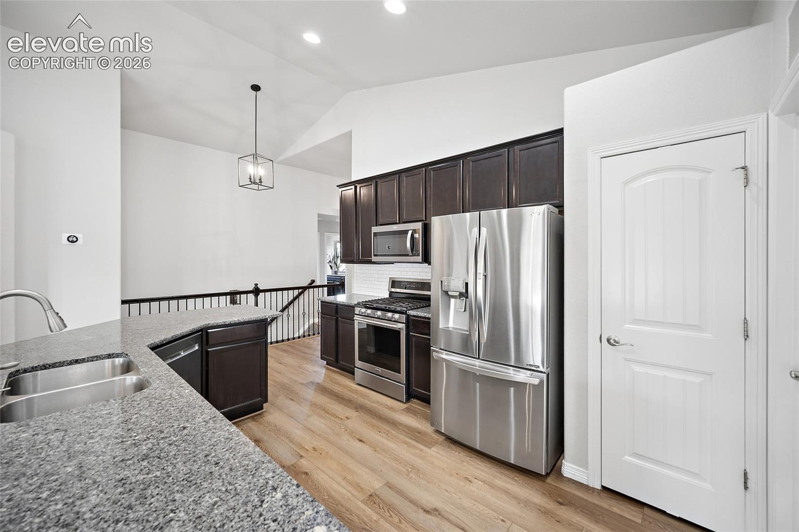 Listing photo 7 for 9790 Vistas Park Drive