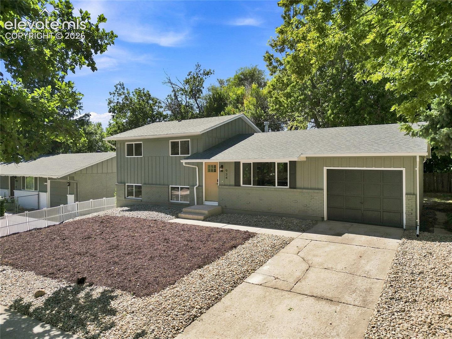 Listing photo 6 for 934 Bowser Drive