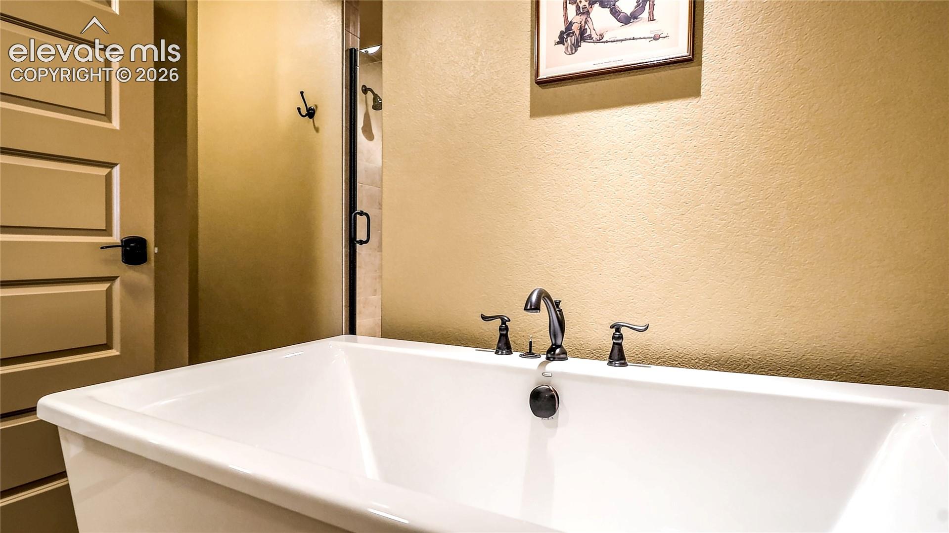 Listing photo 39 for 12427 Creekhurst Drive