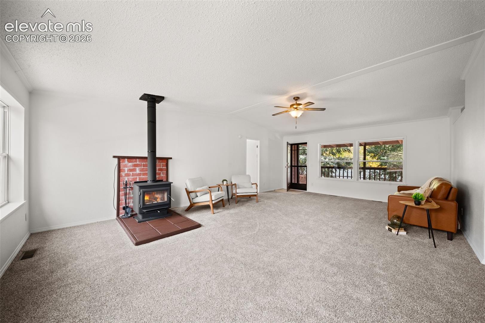 Listing photo 9 for 413 W Eaton Avenue