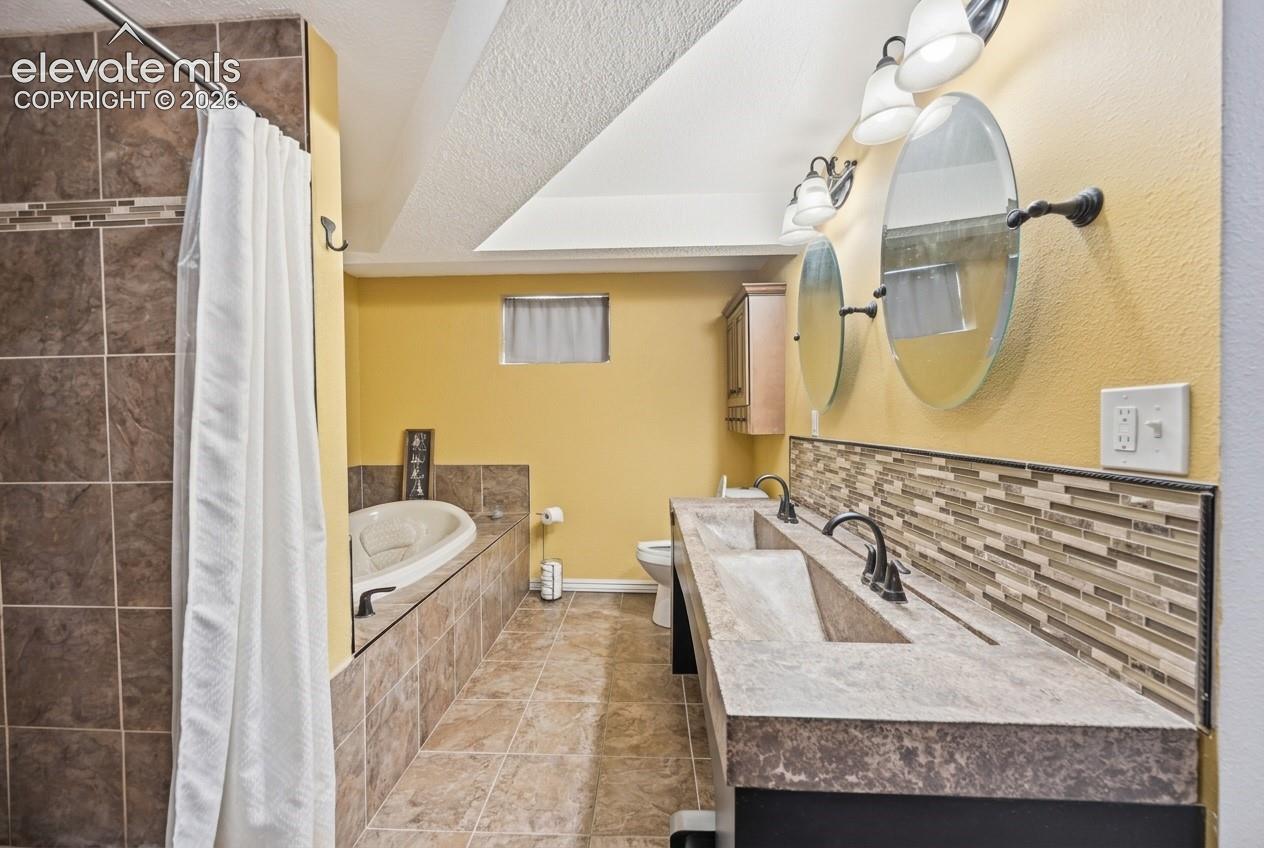 Listing photo 16 for 7409 Colonial Drive