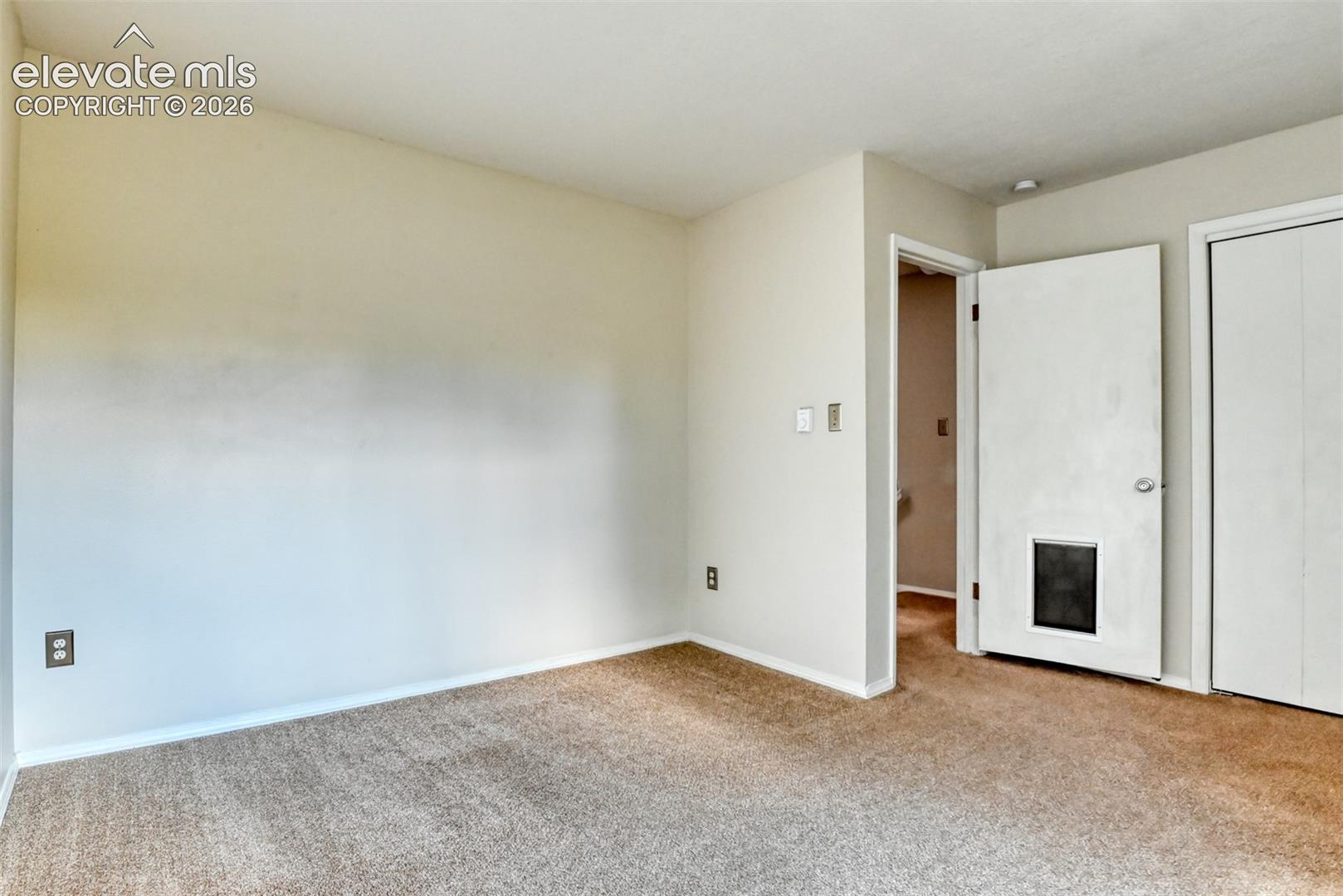 Listing photo 24 for 590 Manor Court B