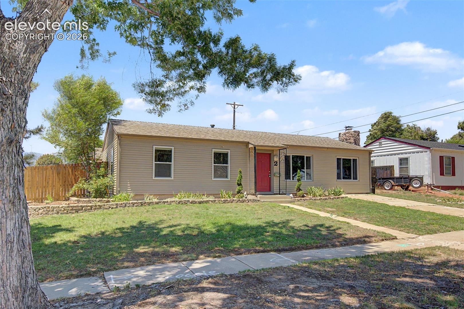 Listing photo 2 for 2 Arlen Street
