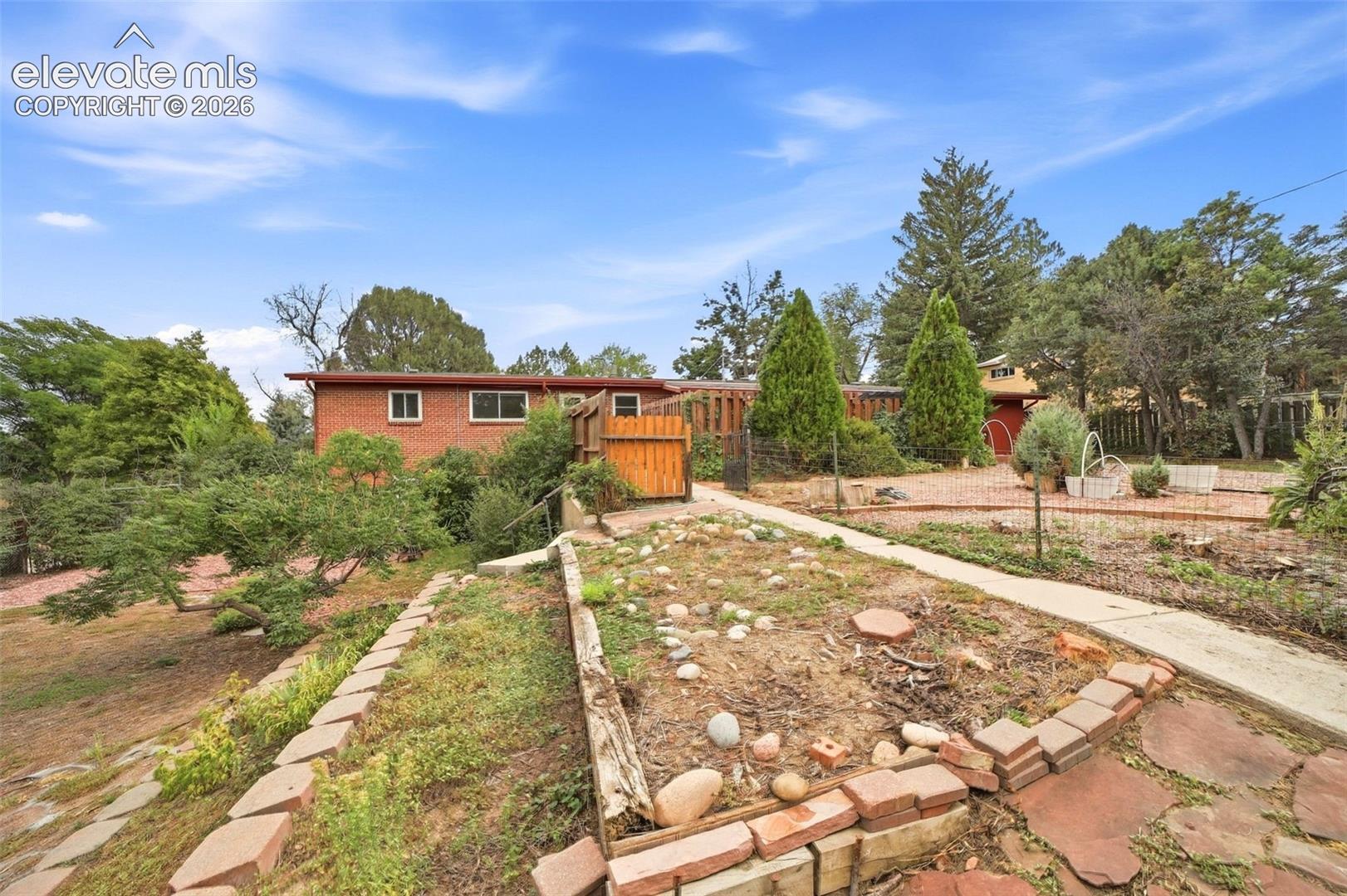 Listing photo 43 for 1406 Iowa Avenue