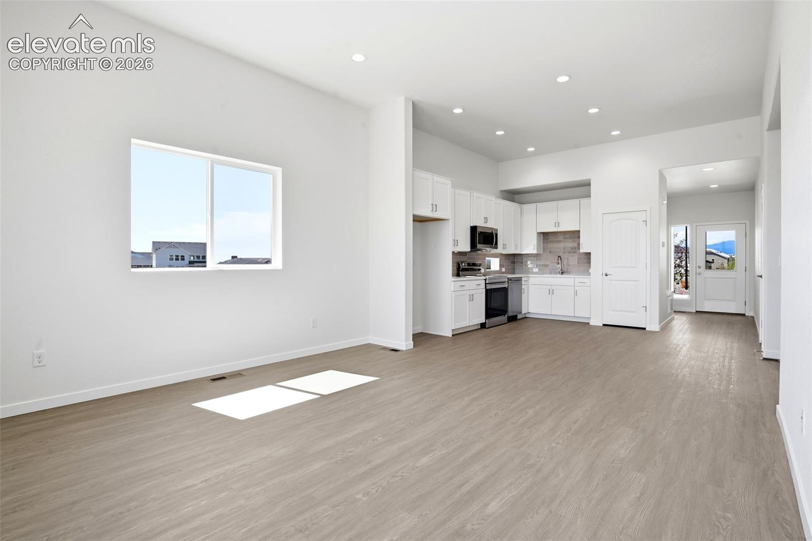 Listing photo 21 for 8039 School House Drive