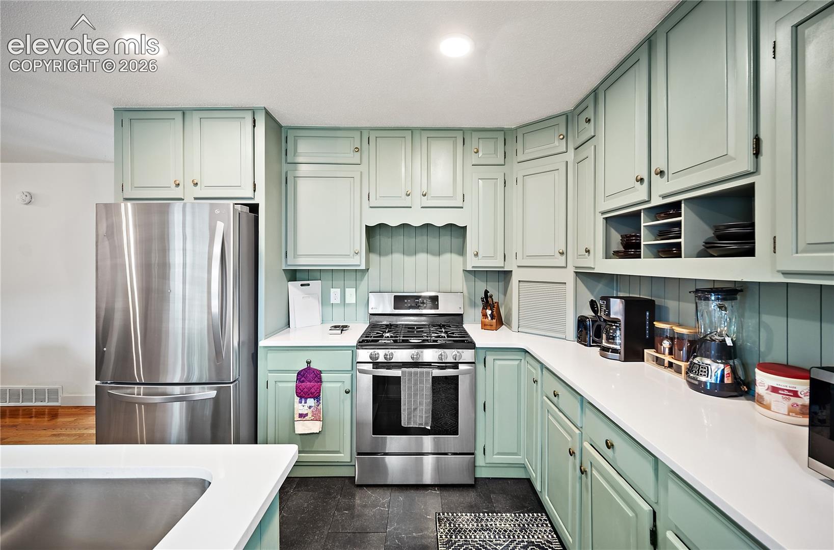 Listing photo 10 for 2414 E Caramillo Street