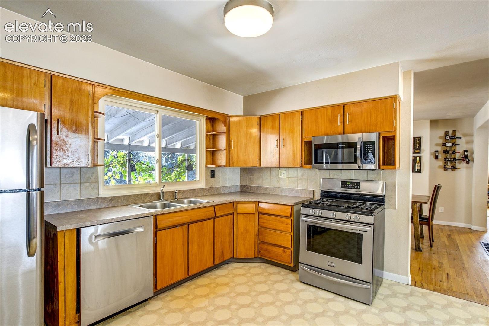 Listing photo 13 for 705 Grand Boulevard