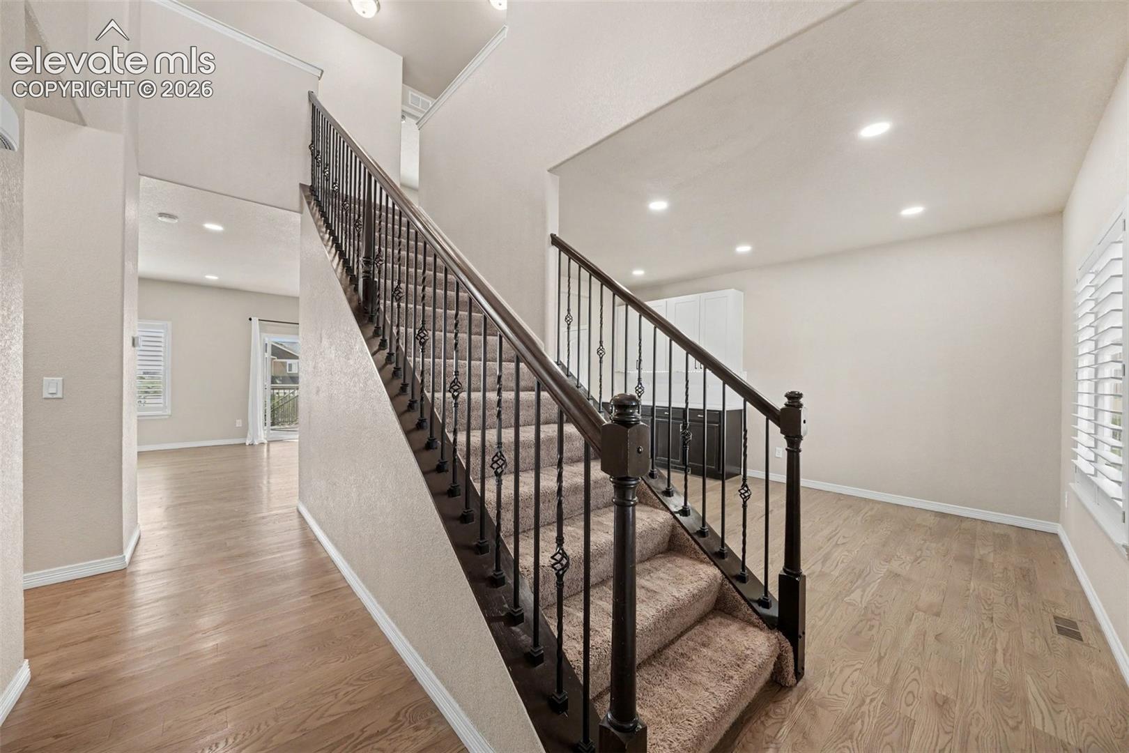 Listing photo 5 for 803 Deschutes Drive
