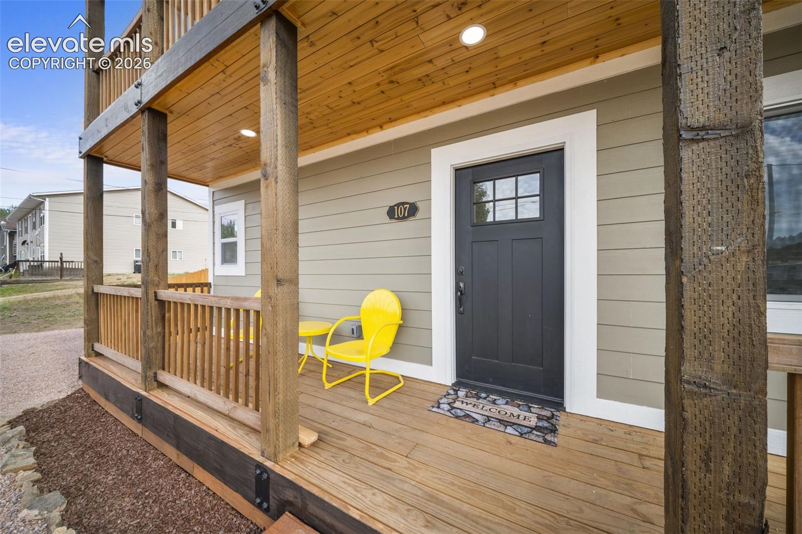 Listing photo 3 for 107 E May Avenue