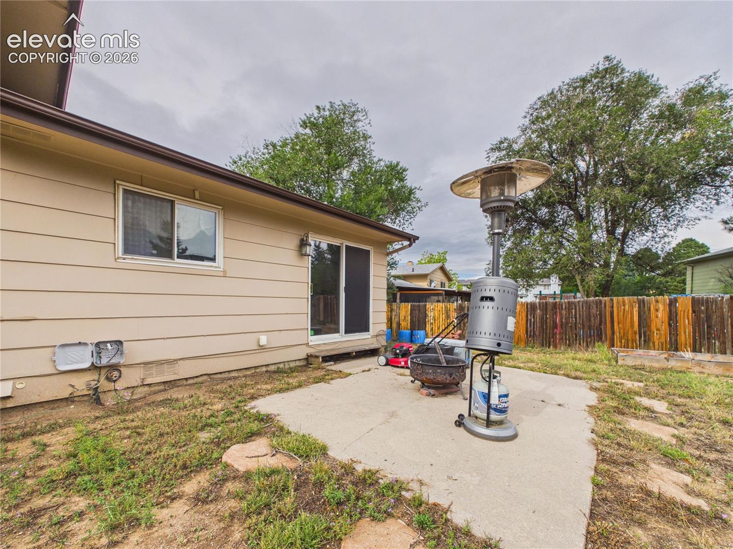 Listing photo 25 for 1945 Mineola Street