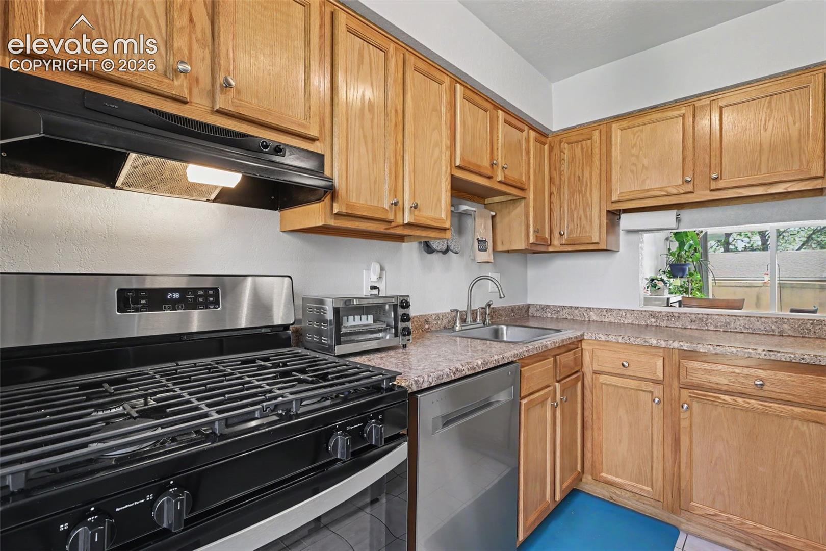 Listing photo 9 for 3110 Van Teylingen Drive E