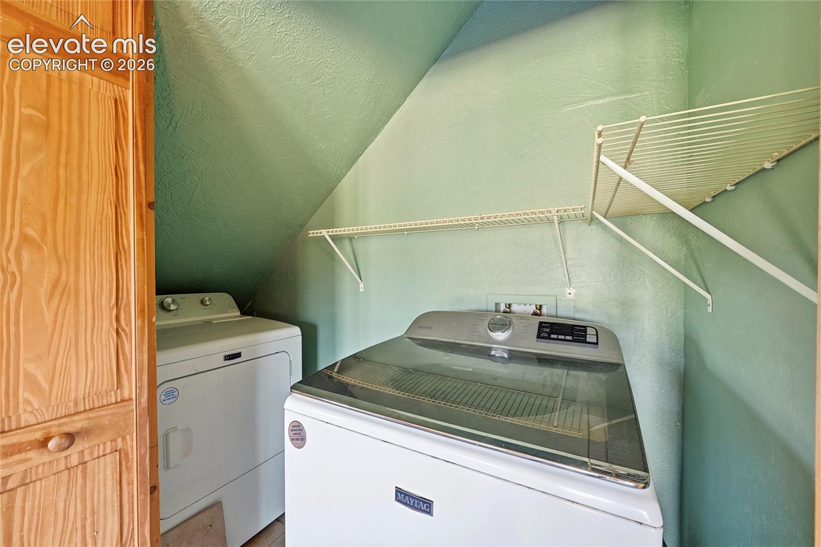 Listing photo 9 for 927 Stonehenge Drive