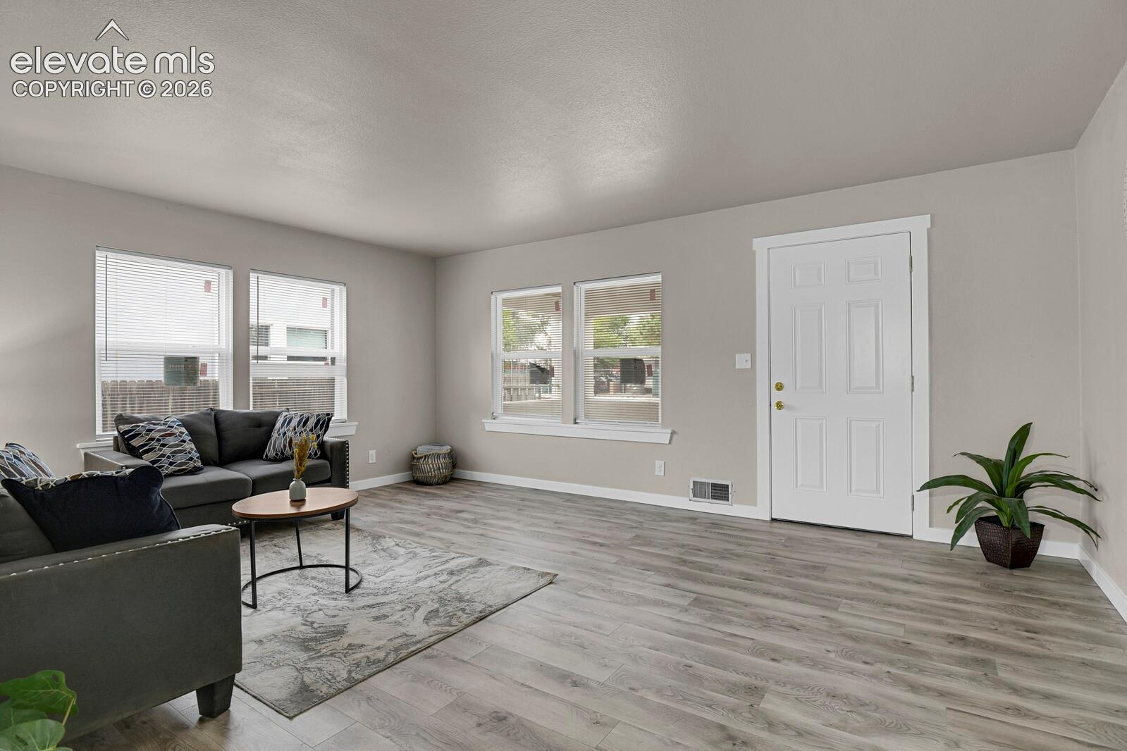 Listing photo 17 for 2614 Gunnison Street
