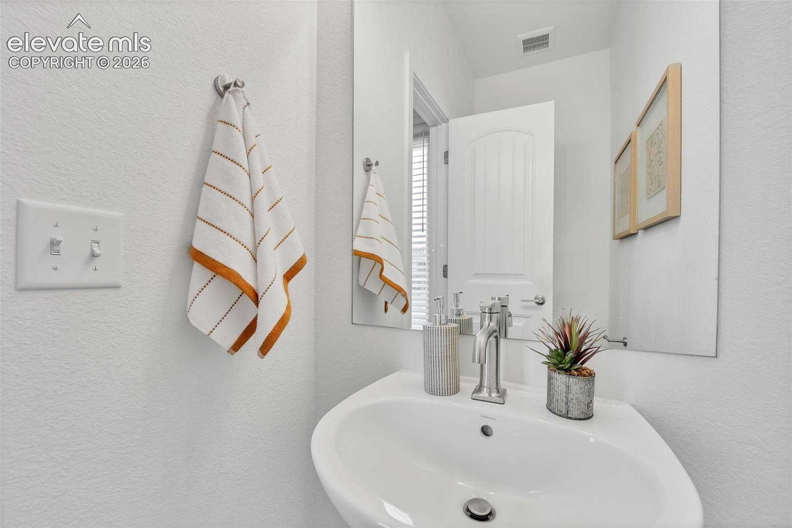 Listing photo 18 for 8180 Manor House Way