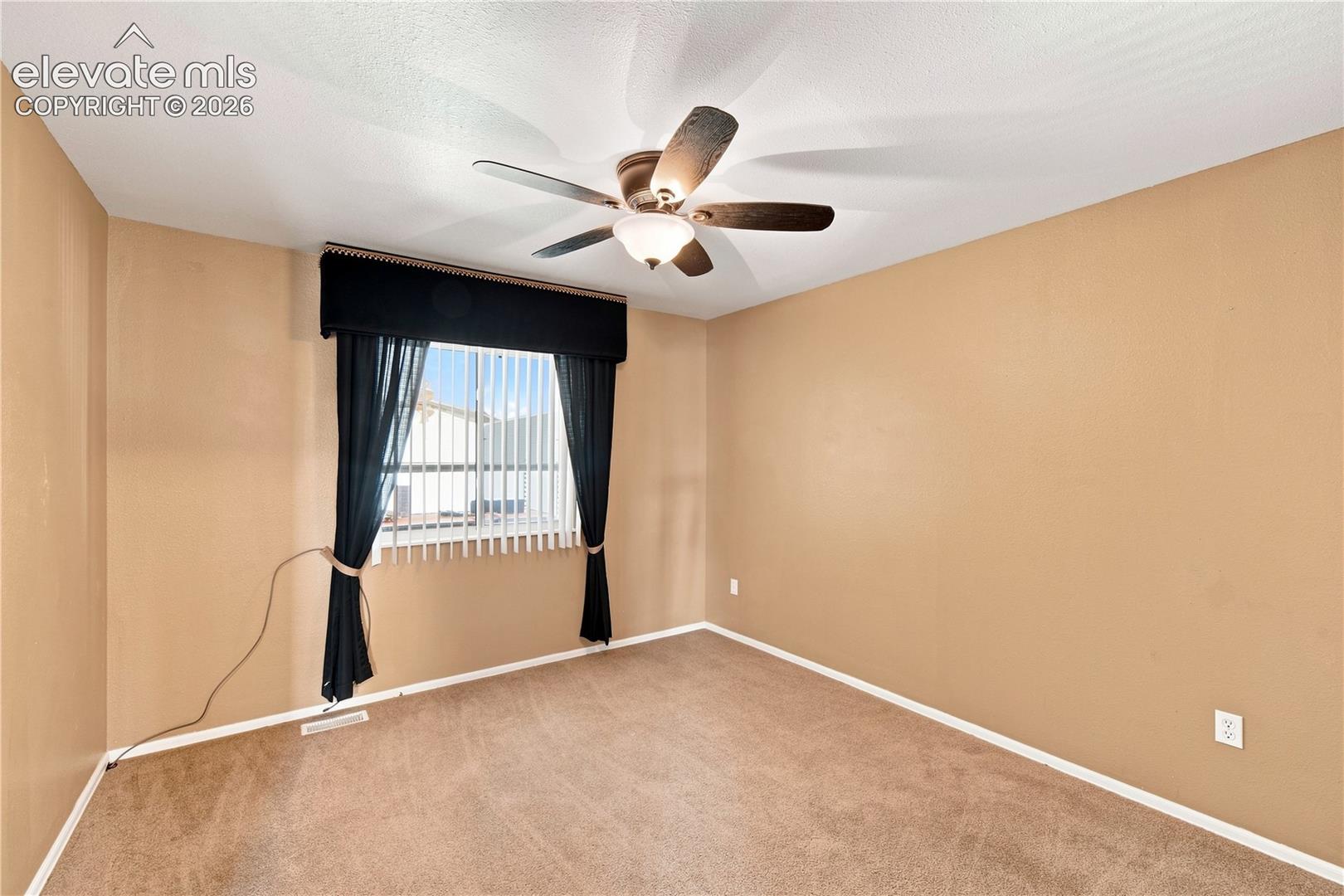 Listing photo 17 for 635 E Inca Court