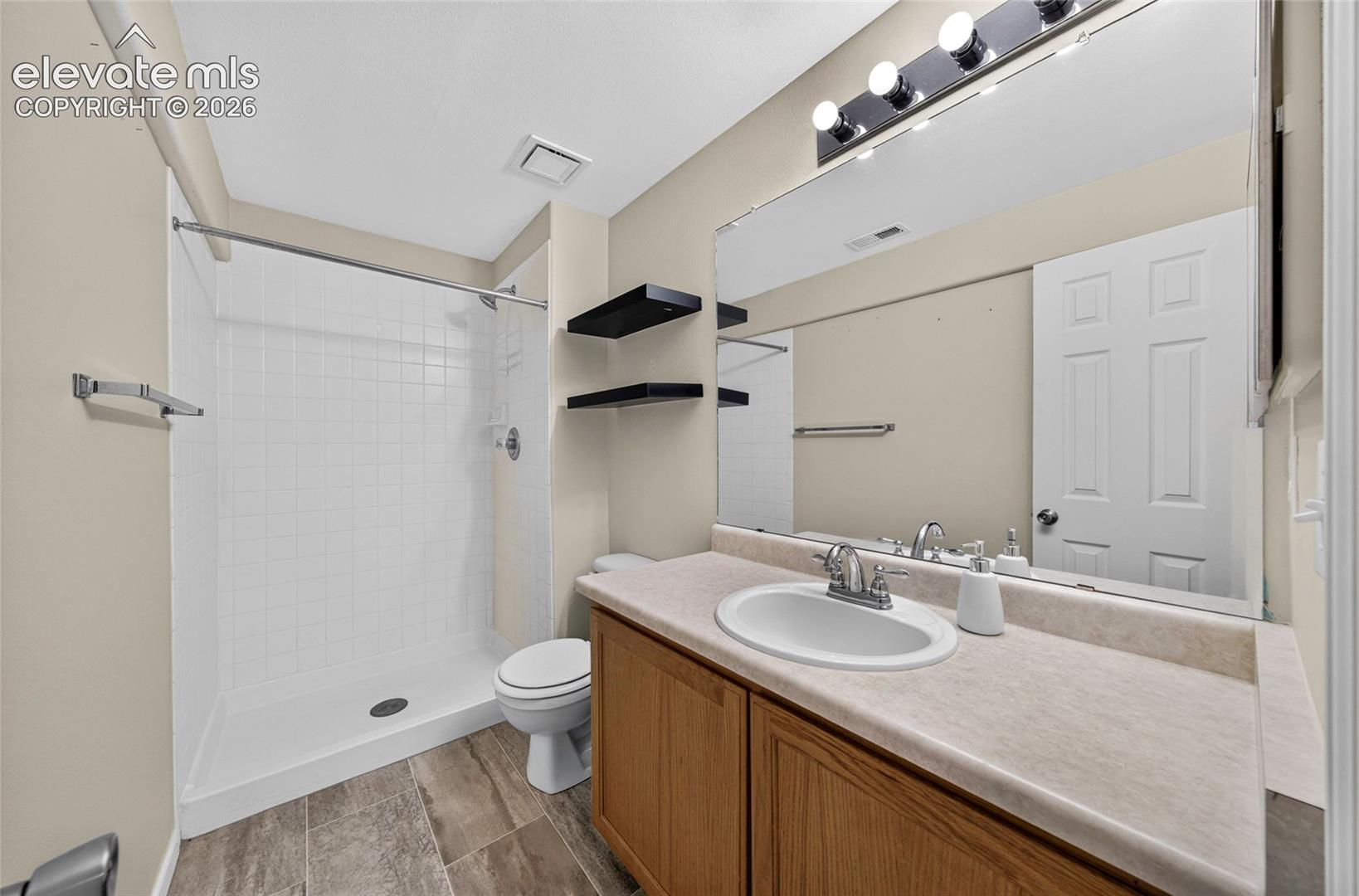Listing photo 23 for 924 White Stone Way