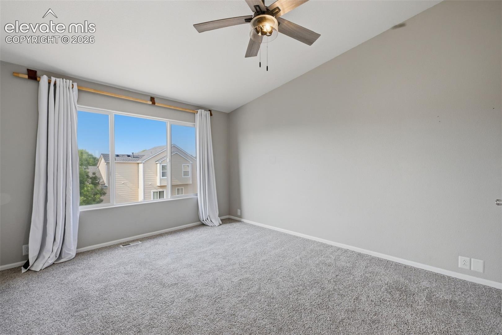 Listing photo 13 for 7368 Glenburn Drive
