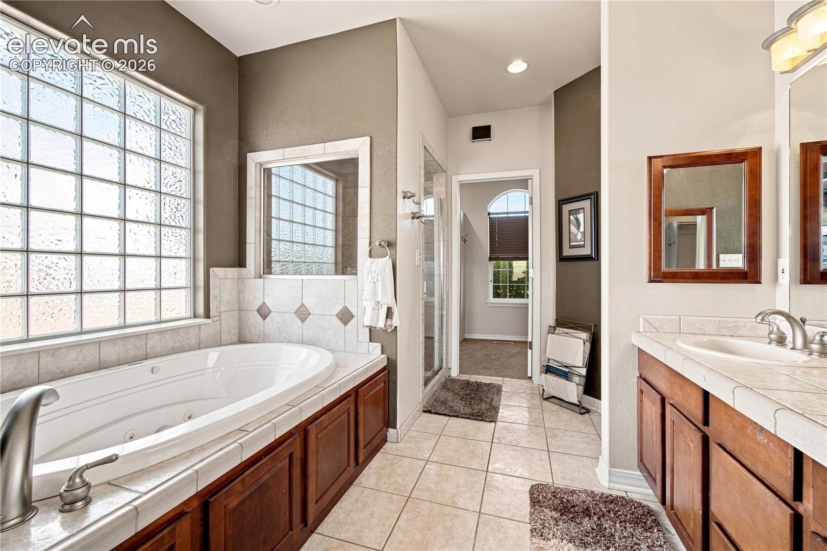 Listing photo 16 for 4 Hawks Point Court