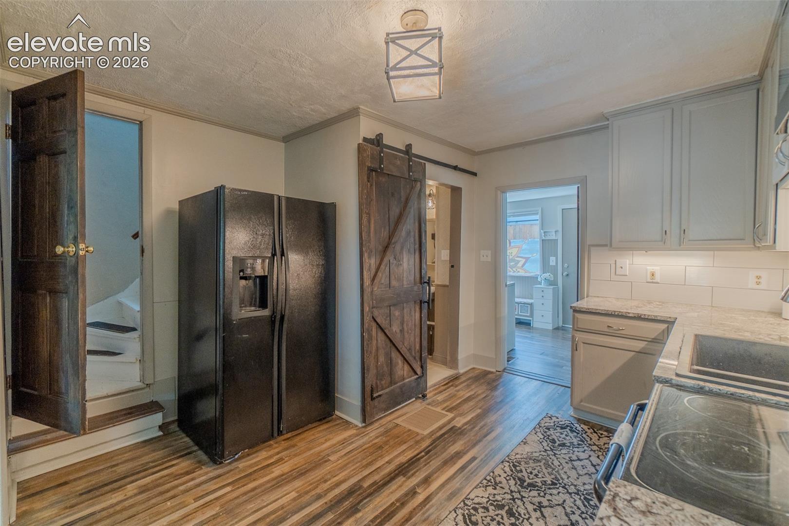 Listing photo 6 for 2701 Wood Avenue