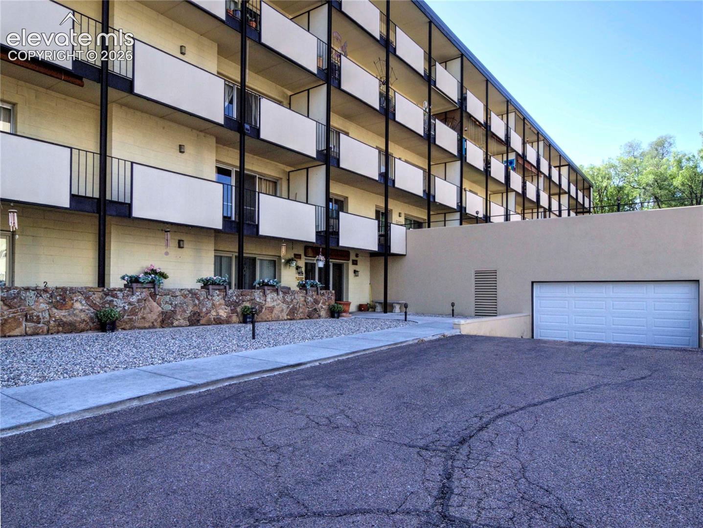 777 Saturn Drive, photo 30