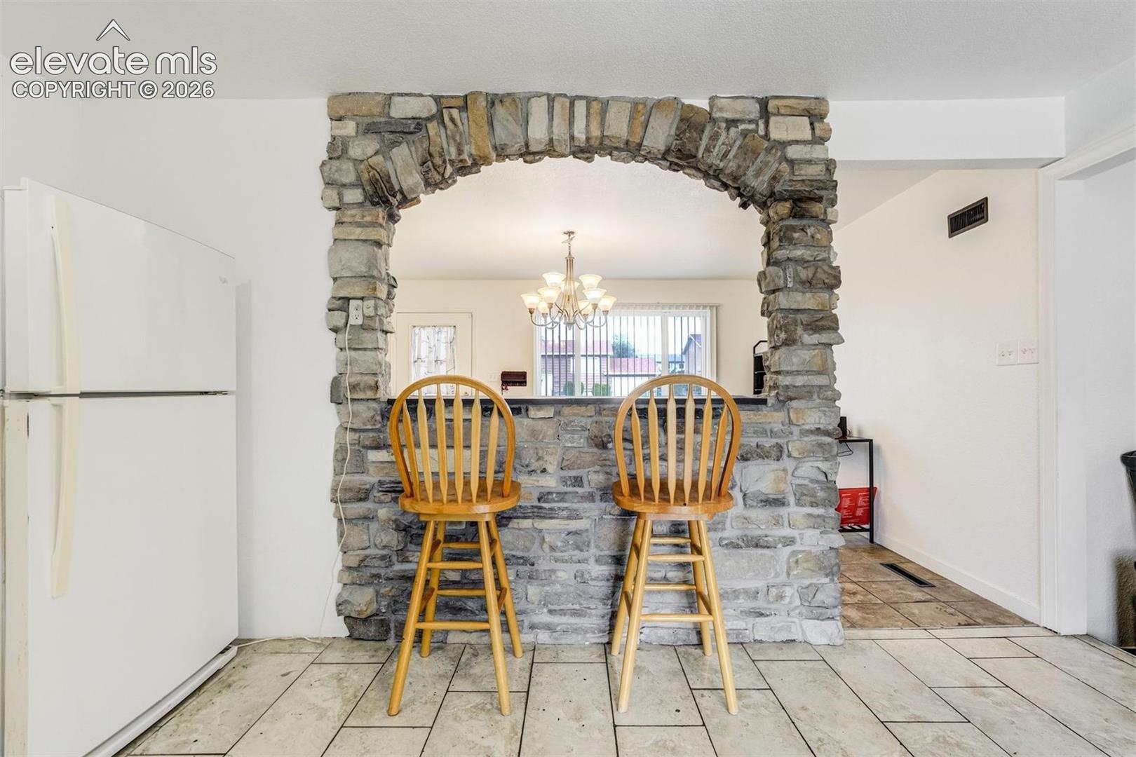 Listing photo 11 for 3415 Bridgewood Lane
