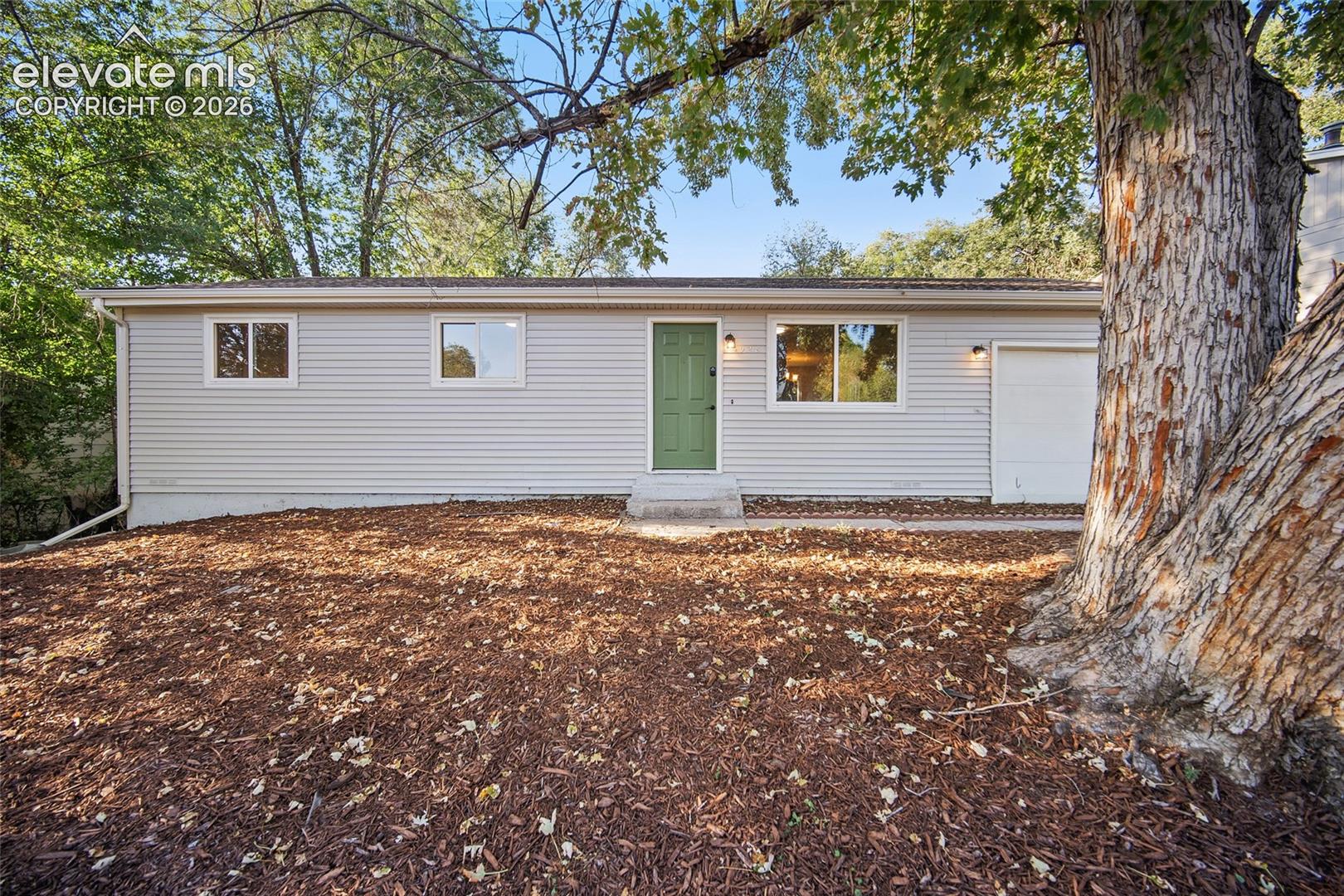 Listing photo 33 for 3928 E Pikes Peak Avenue
