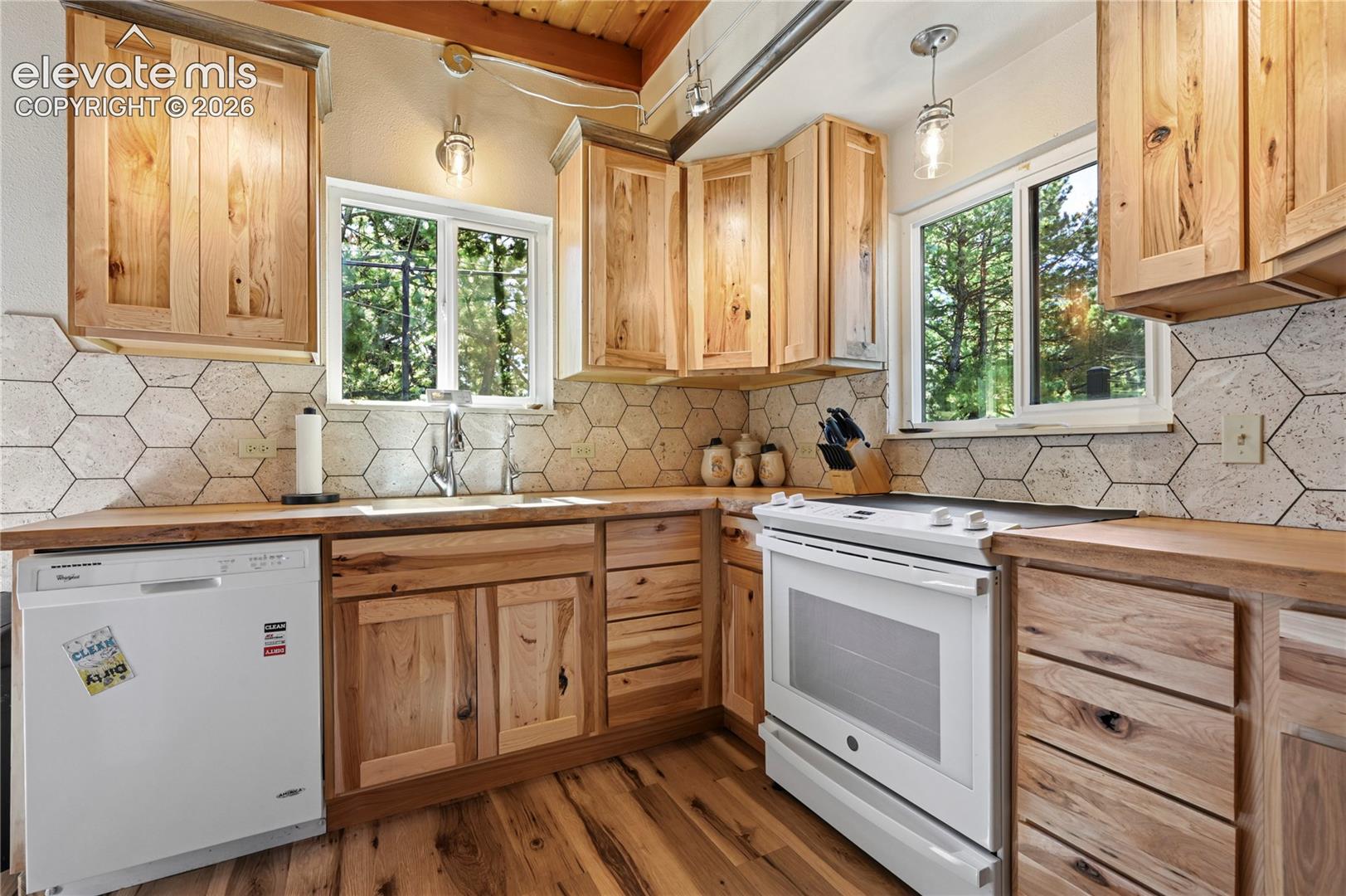 Listing photo 5 for 4455 Heizer Street