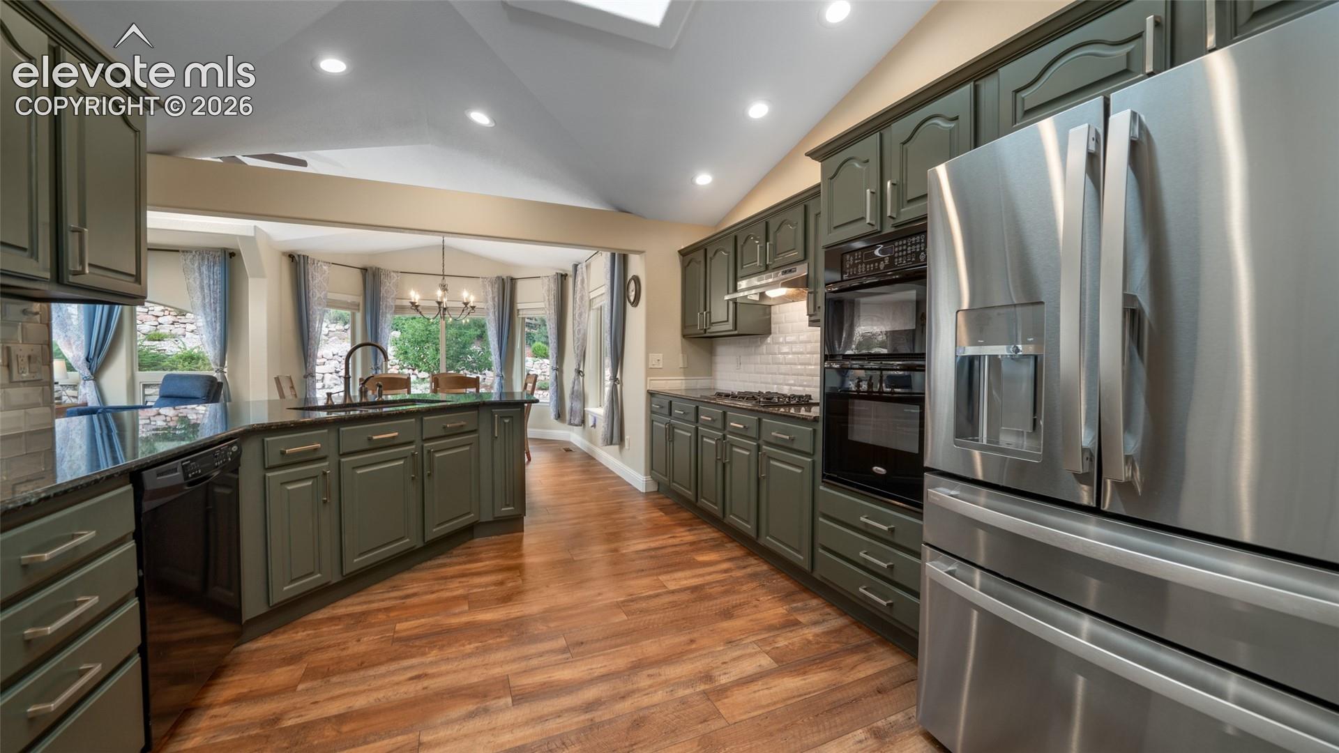 Listing photo 9 for 40 Wuthering Heights Drive