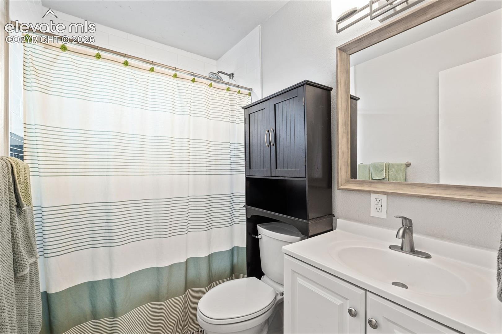 Listing photo 11 for 2505 Frontier Drive