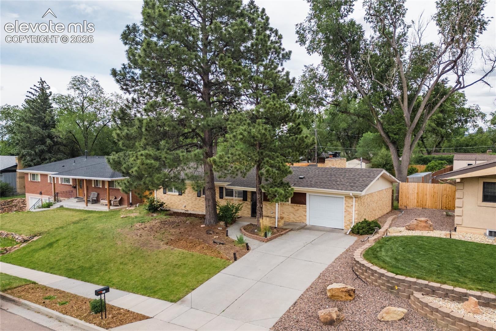 1009 Parkview Boulevard