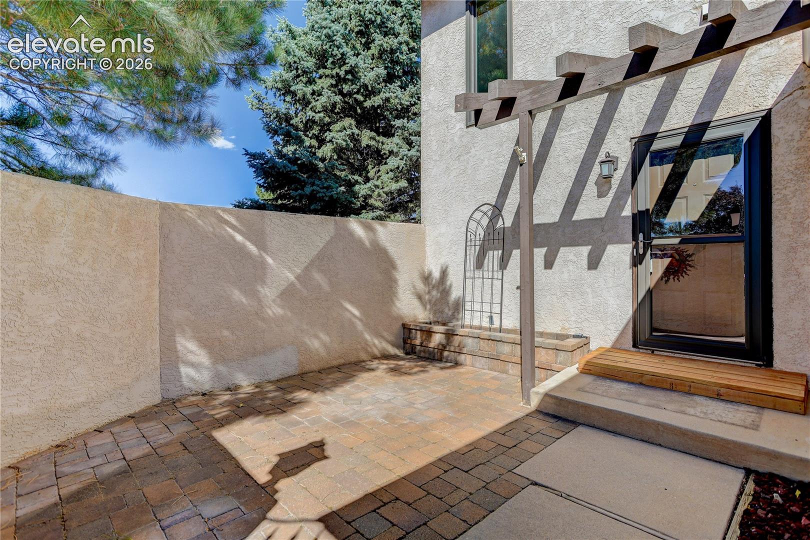 Listing photo 3 for 2932 Camino Cielo Court
