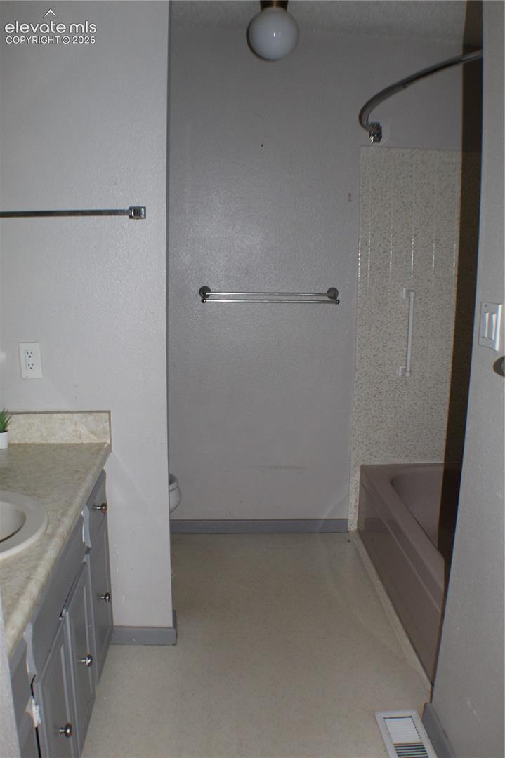 Listing photo 10 for 321 W Birdie Drive