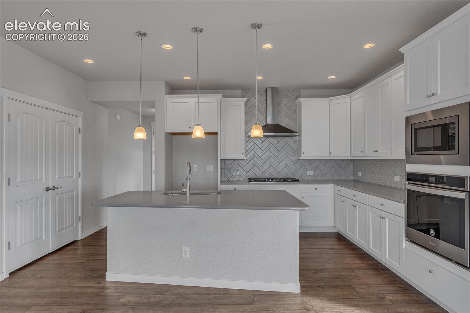 Listing photo 8 for 6327 Harney Drive