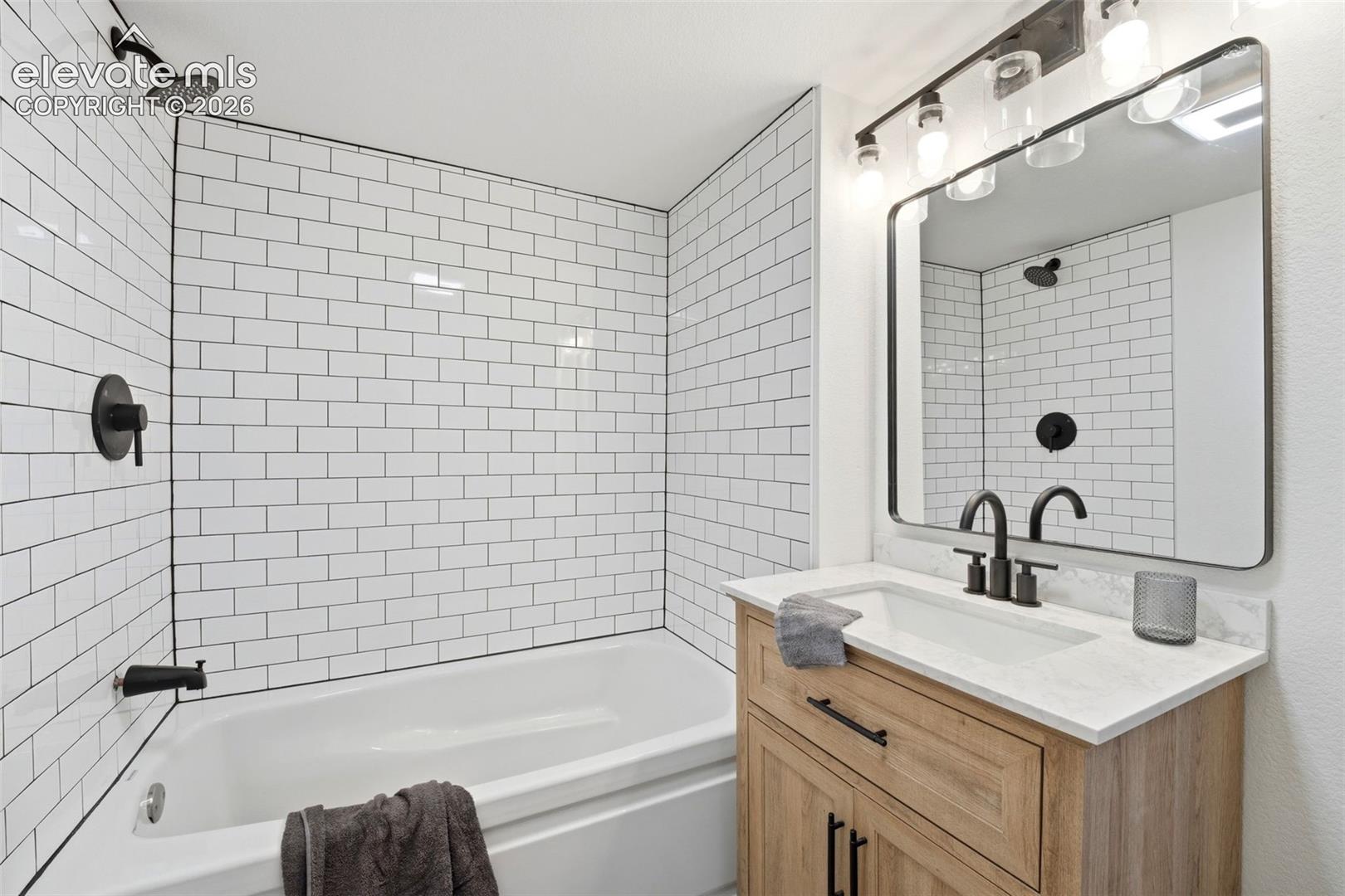 Listing photo 18 for 1361 S Tonalea Drive