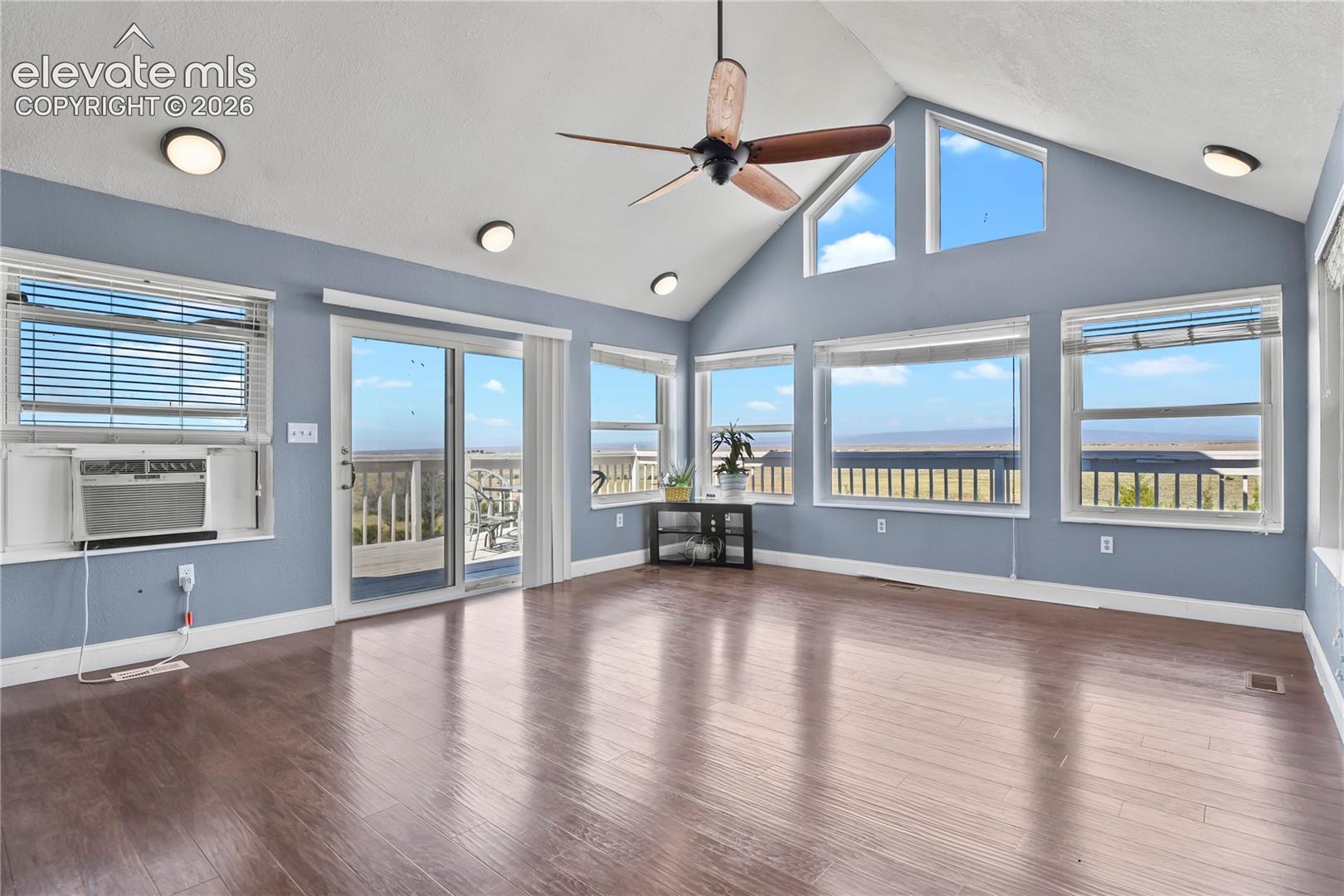 Listing photo 4 for 13550 Whistling Hills Lane