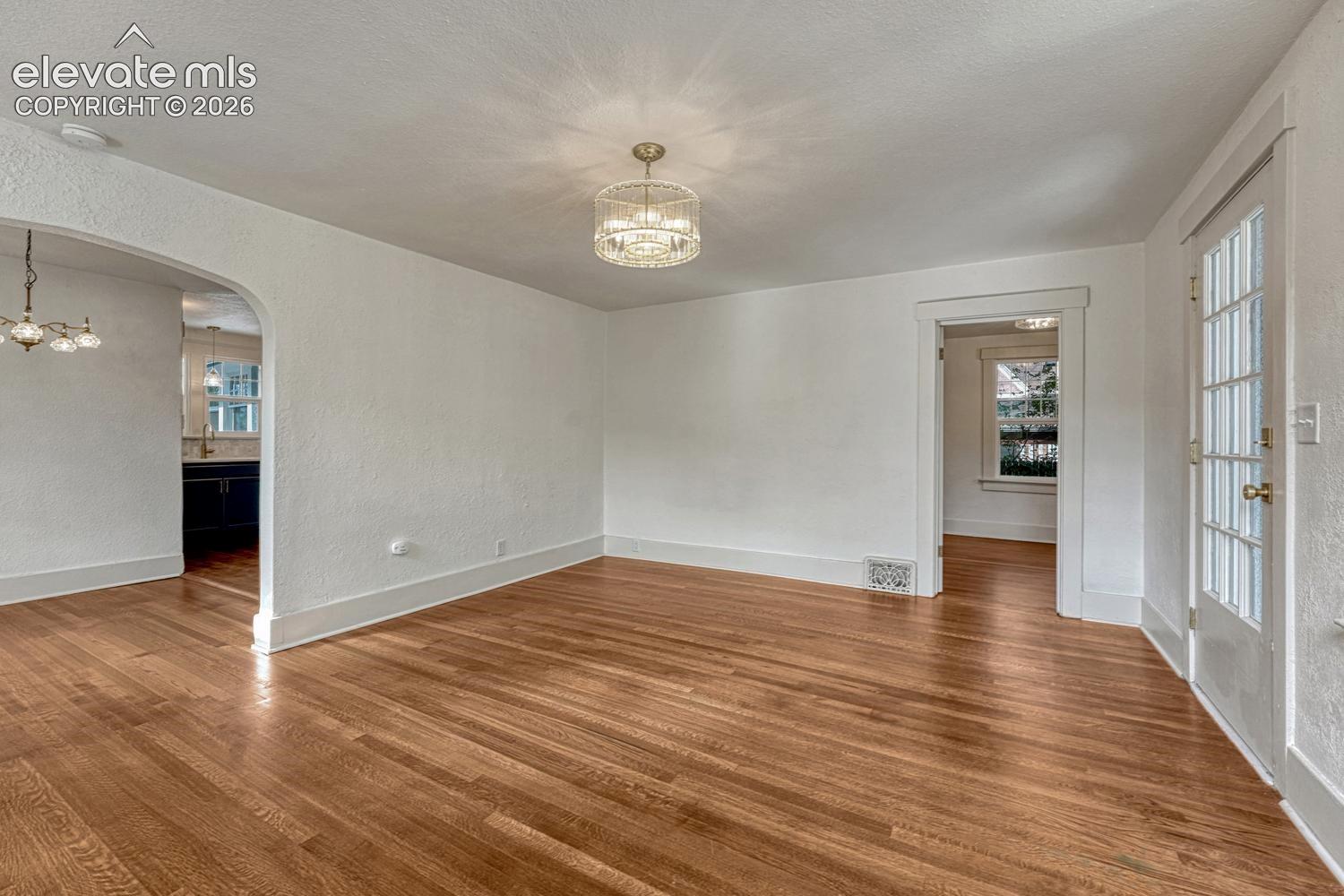 Listing photo 11 for 209 E Washington Street