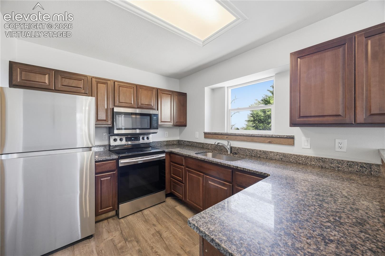 Listing photo 2 for 4571 Sunnyhill Drive
