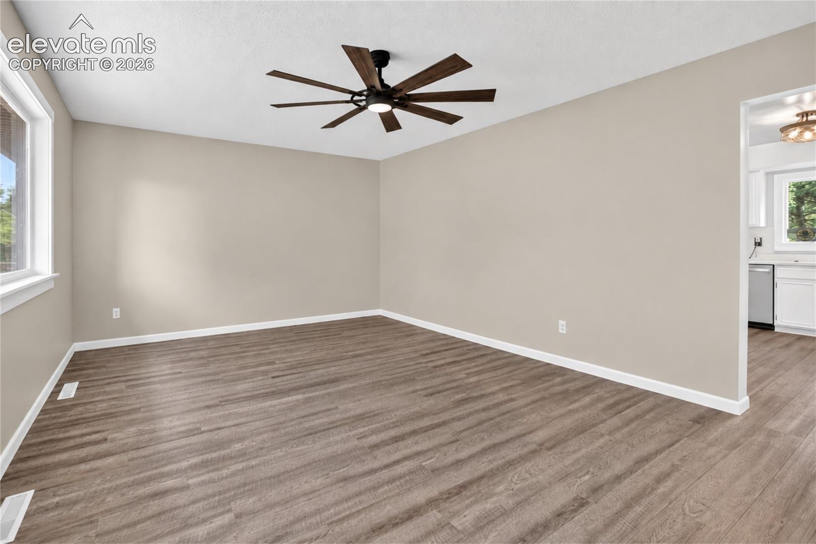 Listing photo 3 for 4619 Sprucewood Drive