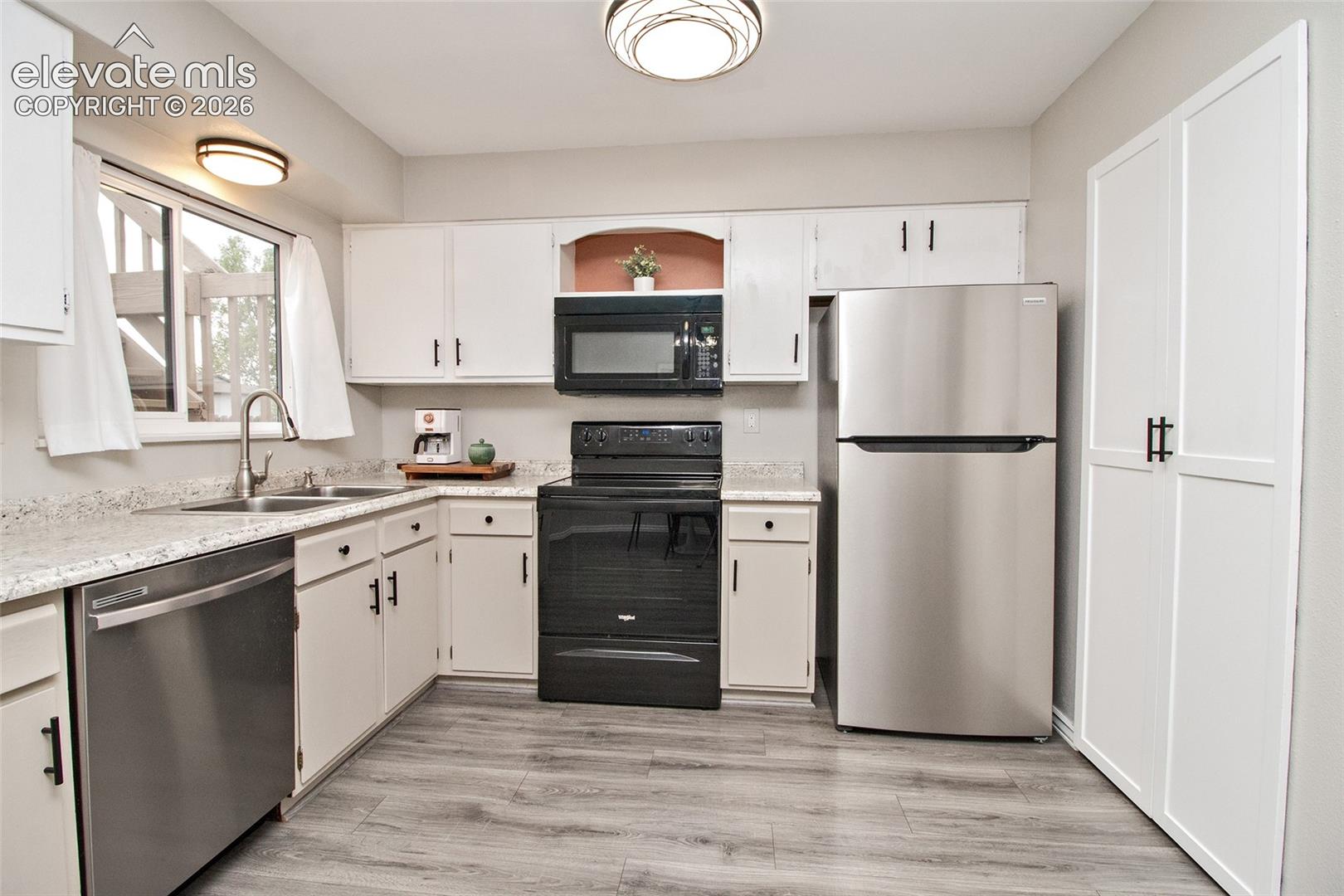 Listing photo 15 for 4755 Picturesque Drive