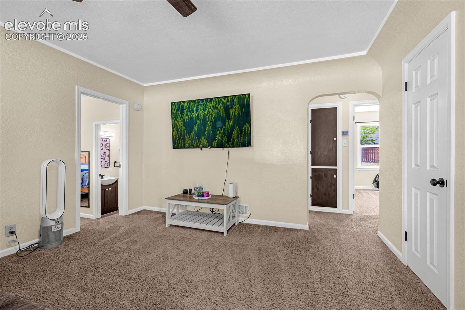 Listing photo 4 for 3023 2nd Avenue