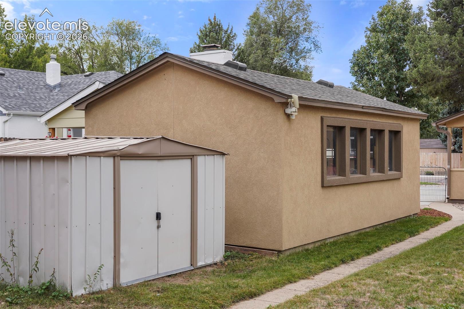 Listing photo 15 for 708 E La Salle Street