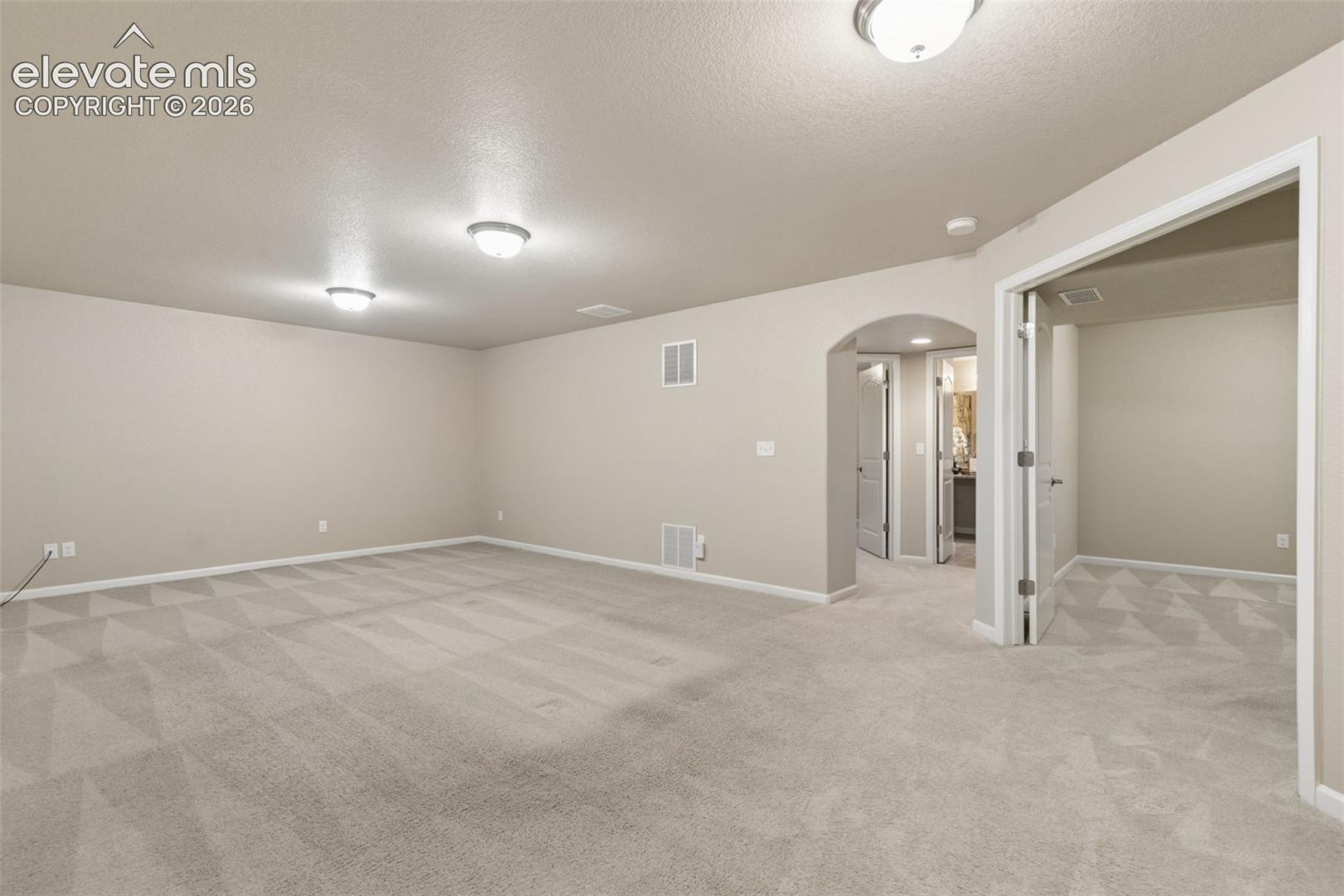 Listing photo 22 for 8042 Potentilla Grove