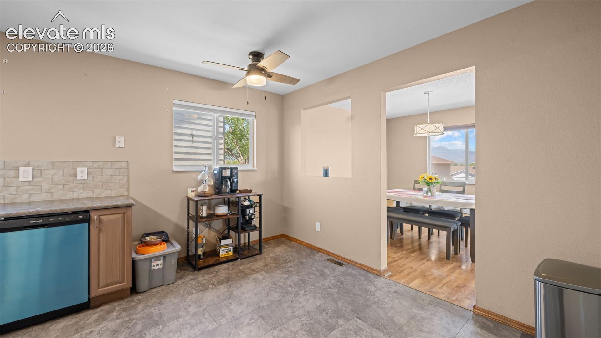 Listing photo 7 for 1180 Goodview Court