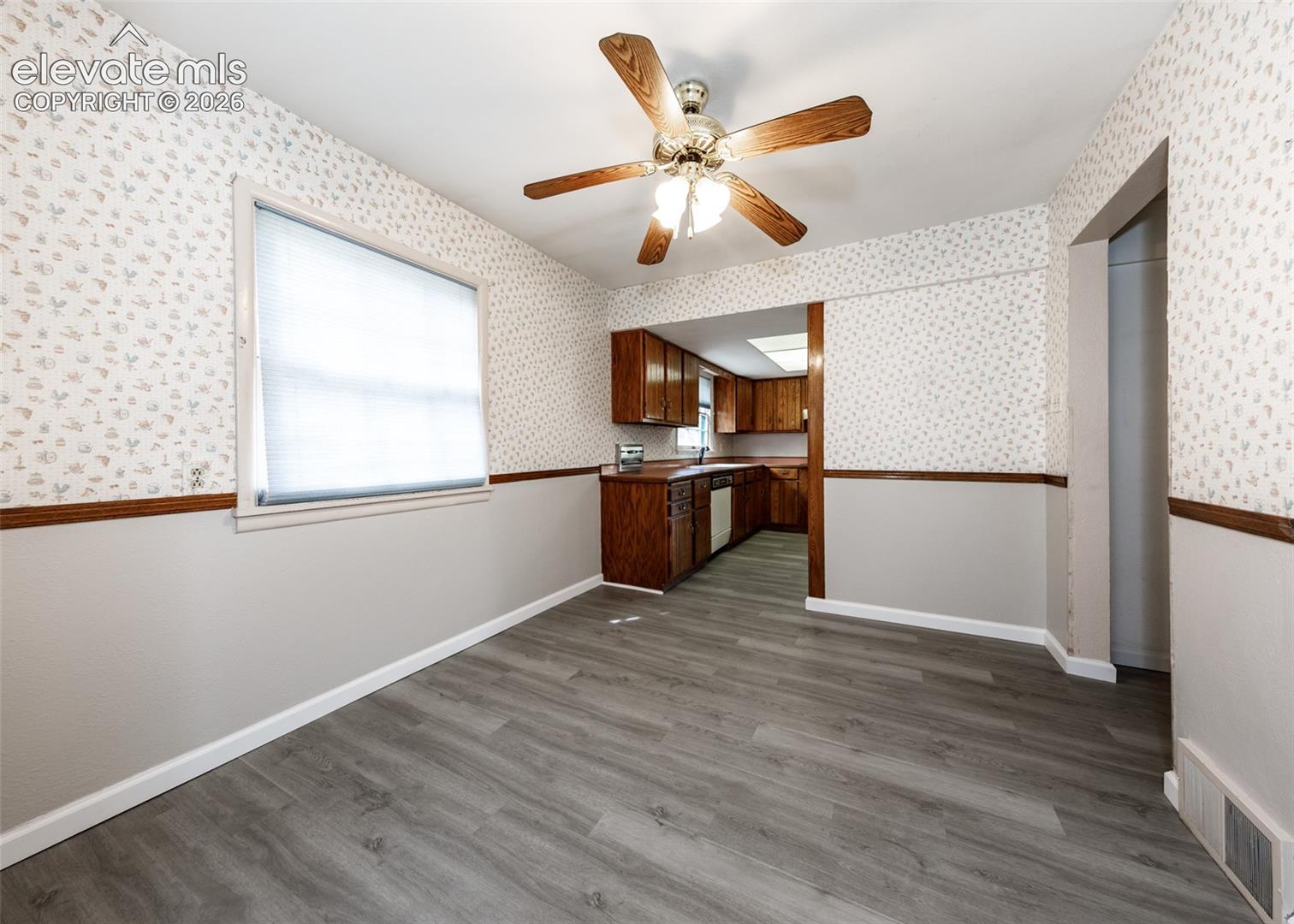 Listing photo 12 for 2203 Templeton Gap Road