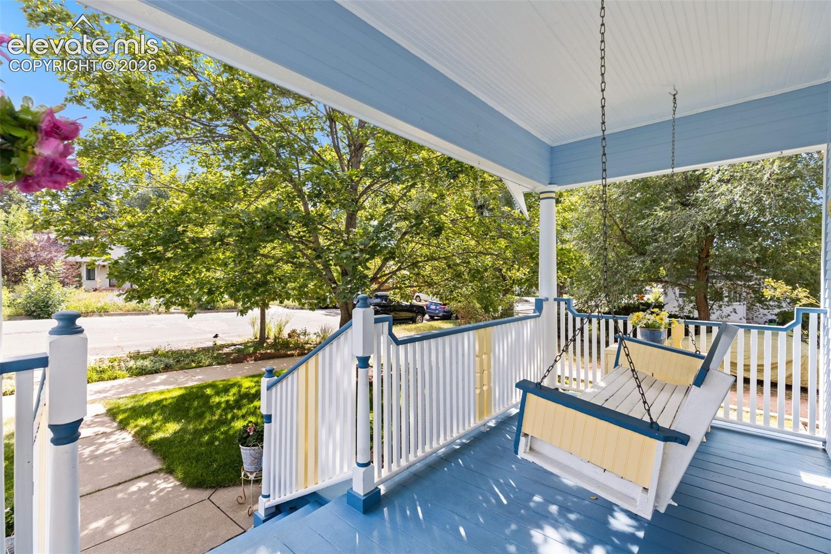 Listing photo 3 for 514 Custer Avenue