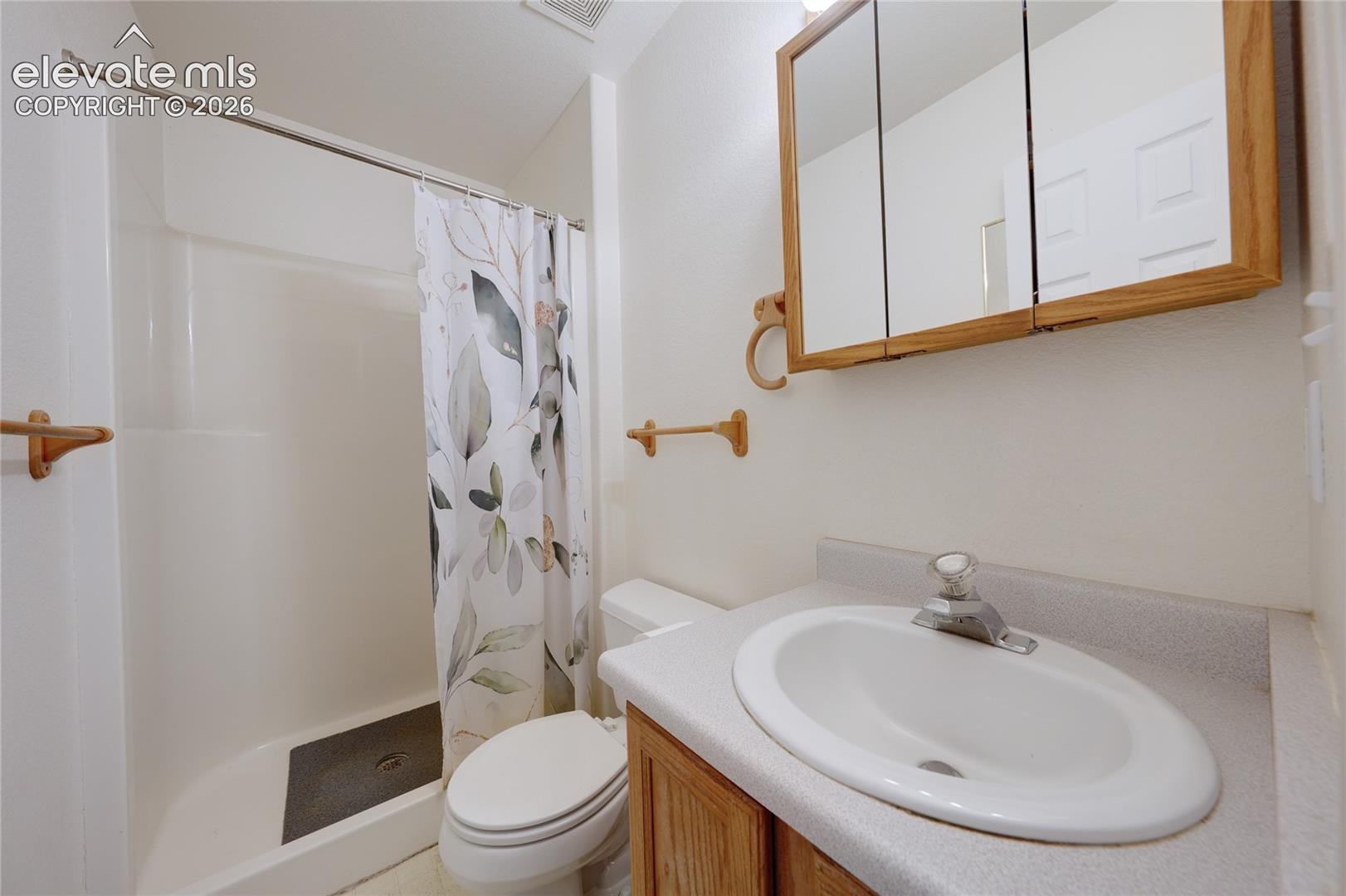 Listing photo 11 for 299 S Falcon Drive